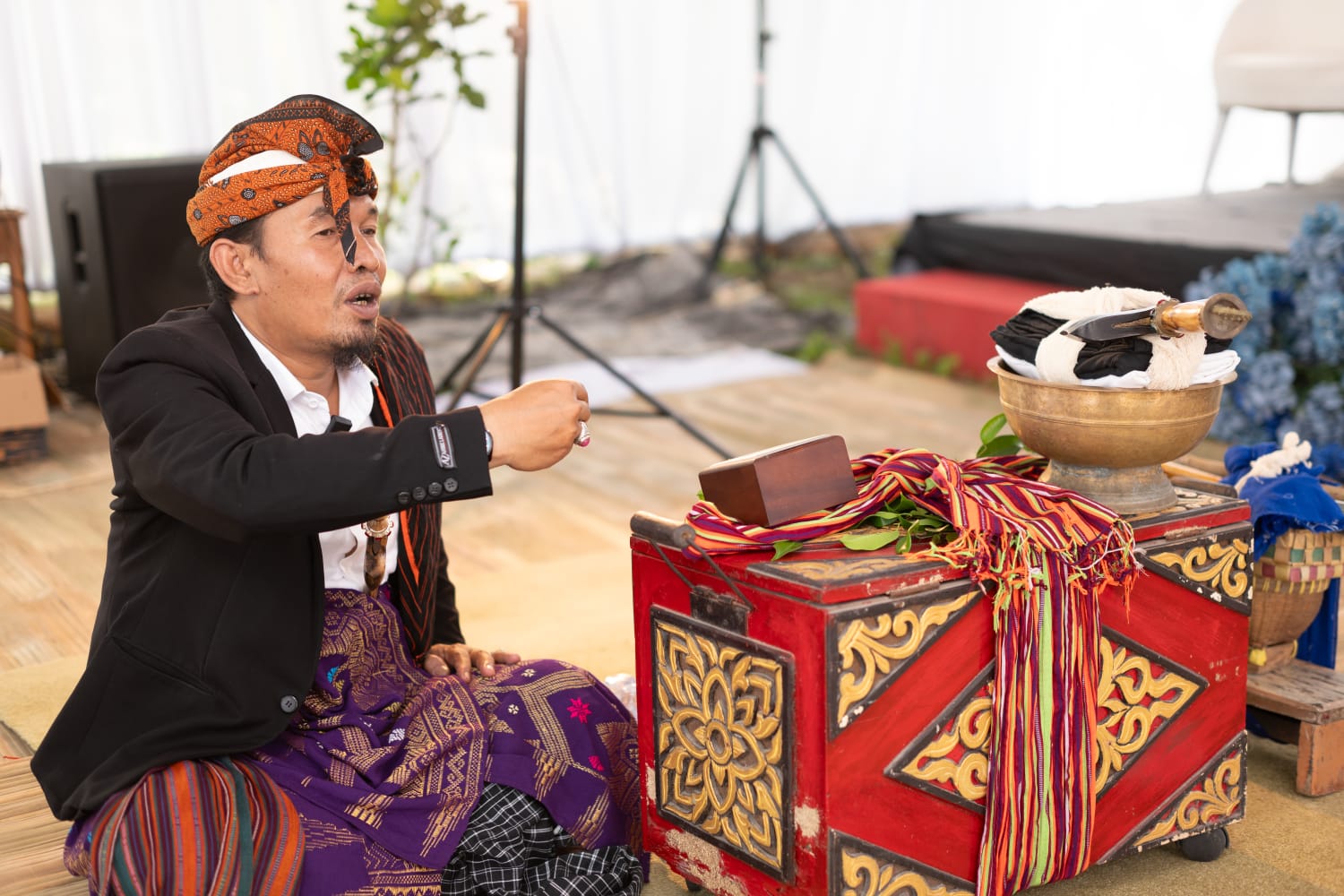 Aji Kerame itu bagian dari prosesi pernikahan adat Sasak di Lombok. Kalau diurutin, Aji Kerame biasanya muncul setelah tahap merariq dan sebelum nyongkolan.