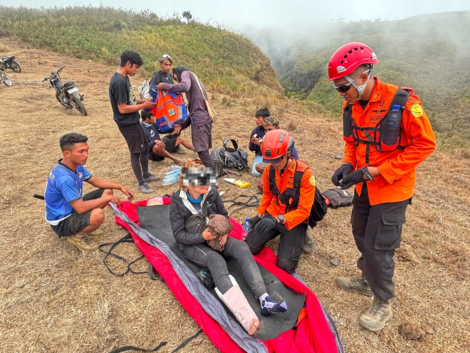 WNA Prancis Cedera Saat Turun dari Gunung Rinjani, Tim SAR Bergerak Lakukan Evakuasi