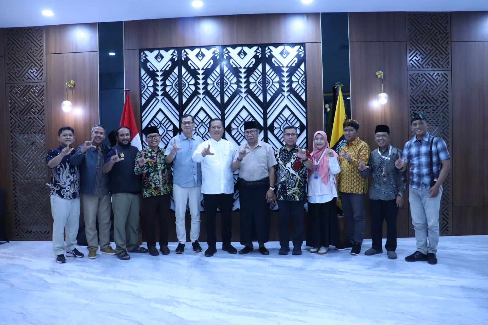 MAS dan Panitia Kongres Internasional I Bahasa Sasak Bersilaturahmi dengan Gubernur NTB